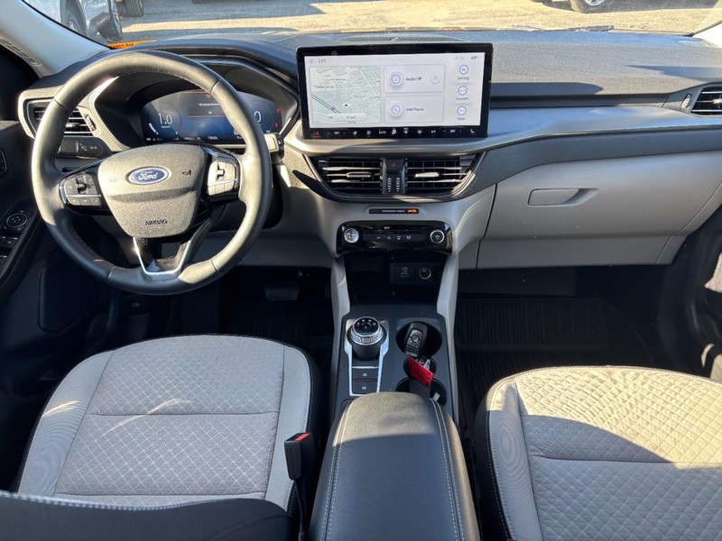 Ford Escape Vehicle Full-screen Gallery Image 14