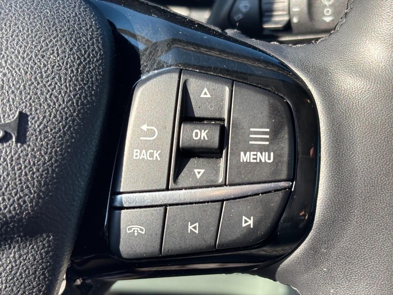 Ford Escape Vehicle Full-screen Gallery Image 21