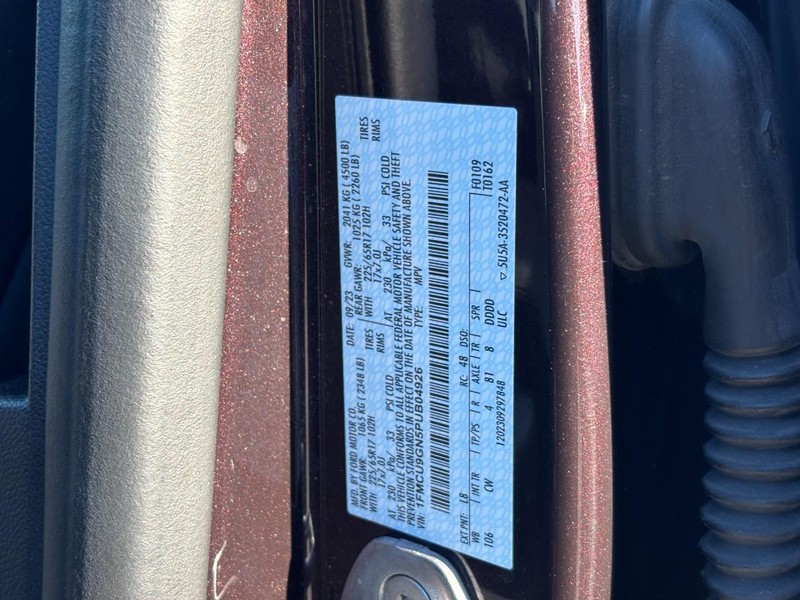 Ford Escape Vehicle Full-screen Gallery Image 27