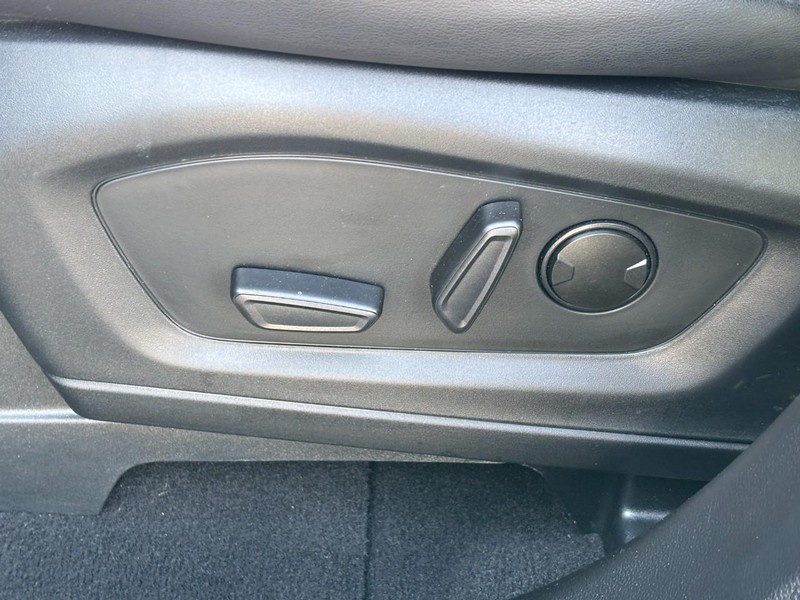 Ford Explorer Vehicle Full-screen Gallery Image 17