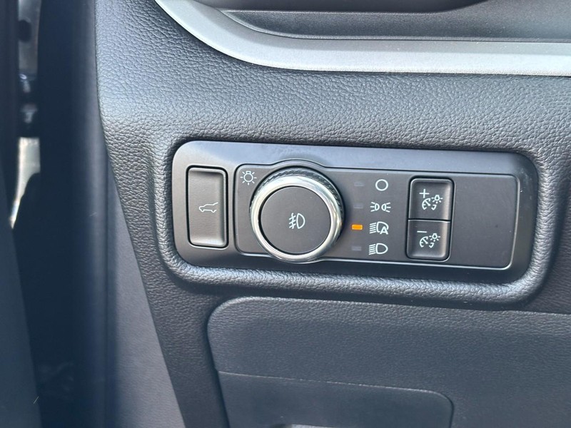 Ford Explorer Vehicle Full-screen Gallery Image 19