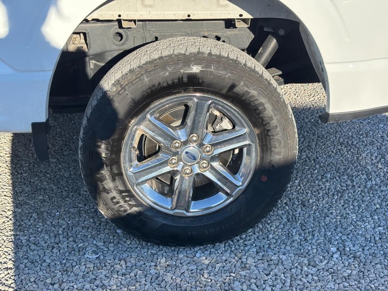 Ford F-150 Vehicle Full-screen Gallery Image 11