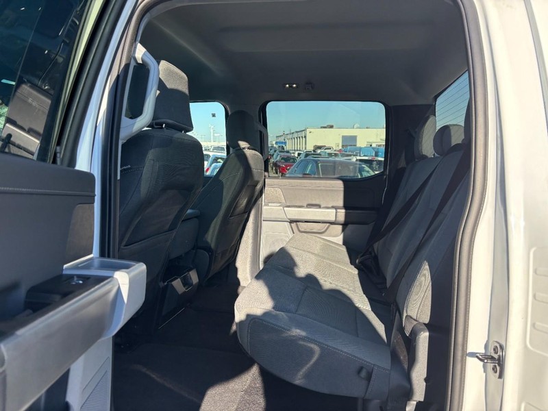 Ford F-150 Vehicle Full-screen Gallery Image 12