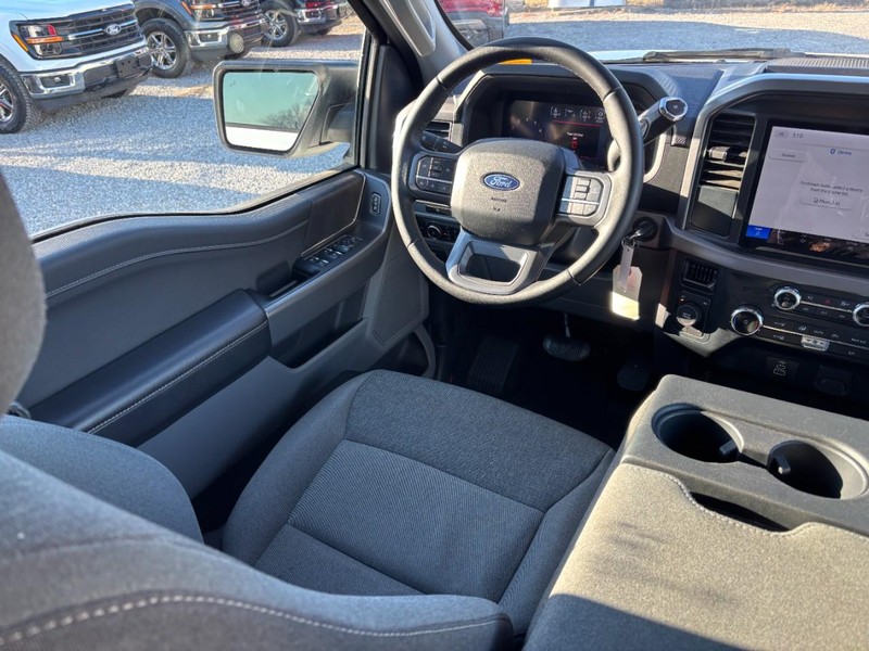 Ford F-150 Vehicle Full-screen Gallery Image 13