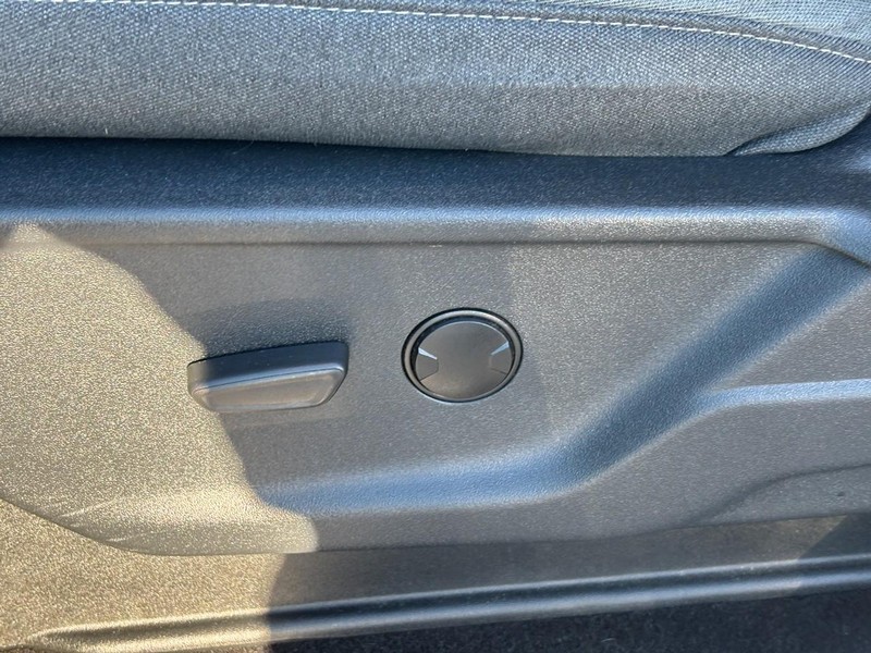 Ford F-150 Vehicle Full-screen Gallery Image 16