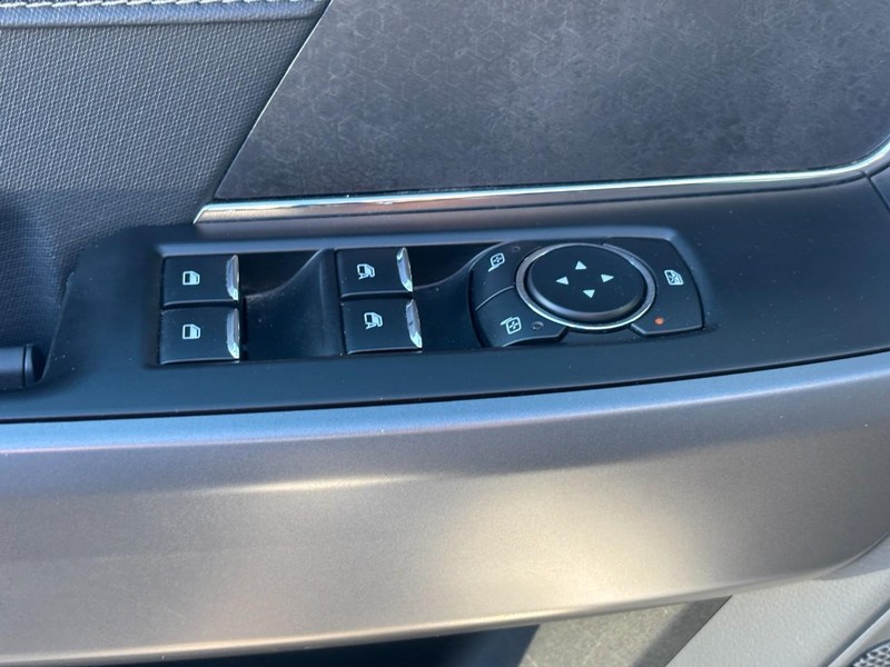 Ford F-150 Vehicle Full-screen Gallery Image 17