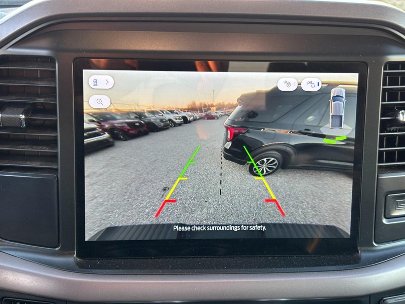 Ford F-150 Vehicle Full-screen Gallery Image 24