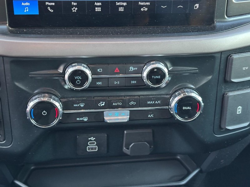 Ford F-150 Vehicle Full-screen Gallery Image 25