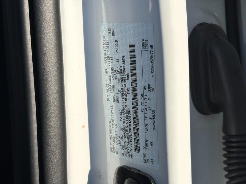 Ford F-150 Vehicle Full-screen Gallery Image 26