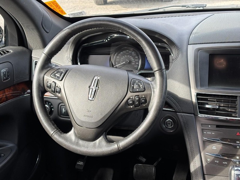 Lincoln MKT Vehicle Full-screen Gallery Image 14