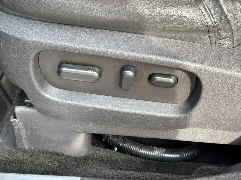 Lincoln MKT Vehicle Full-screen Gallery Image 17