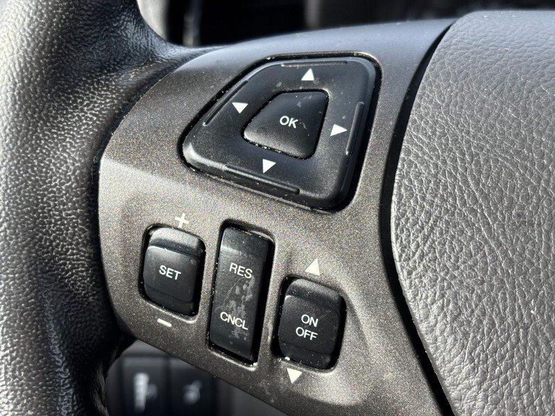 Lincoln MKT Vehicle Full-screen Gallery Image 19