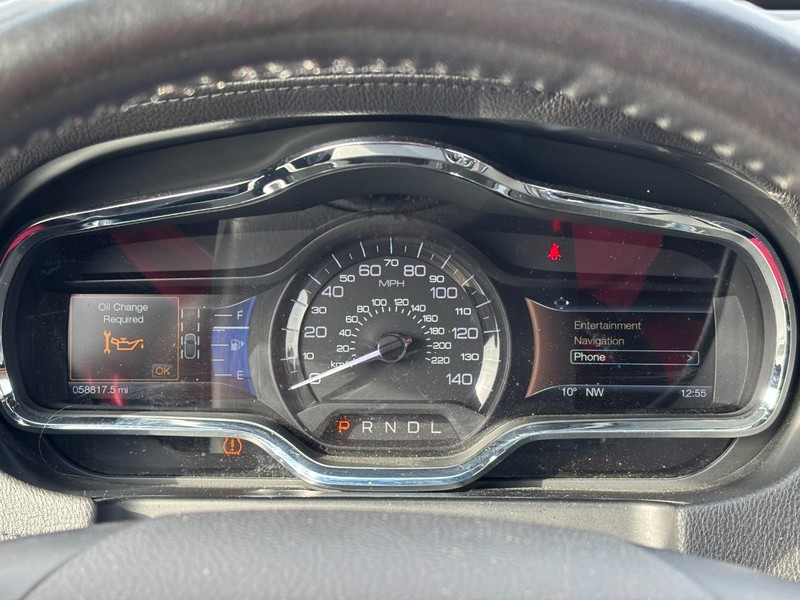 Lincoln MKT Vehicle Full-screen Gallery Image 22