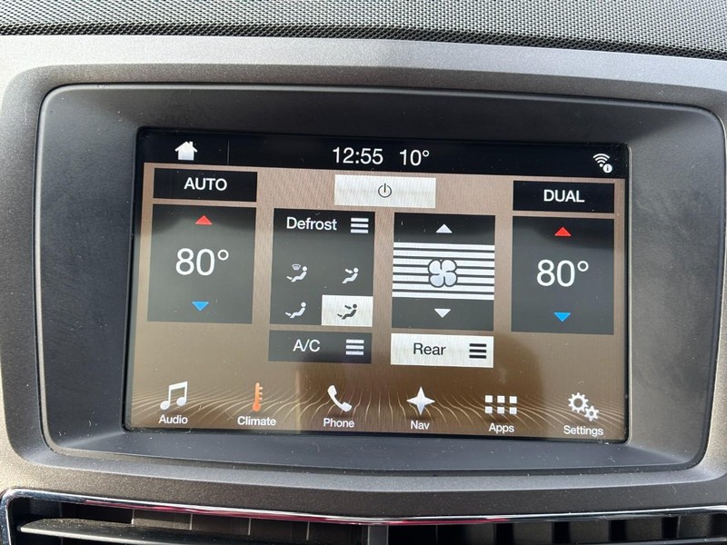 Lincoln MKT Vehicle Full-screen Gallery Image 23