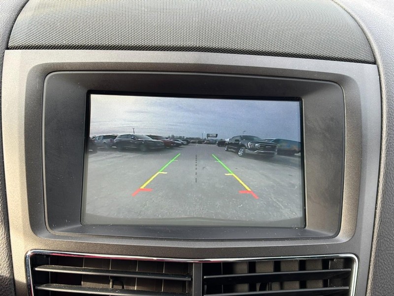 Lincoln MKT Vehicle Full-screen Gallery Image 24