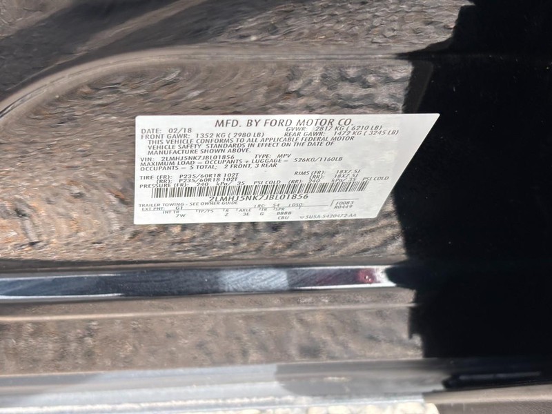 Lincoln MKT Vehicle Full-screen Gallery Image 26