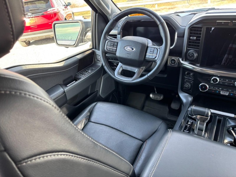 Ford F-150 Vehicle Full-screen Gallery Image 13