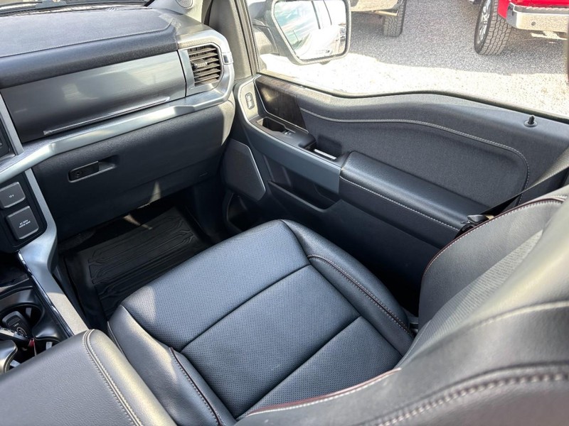 Ford F-150 Vehicle Full-screen Gallery Image 15