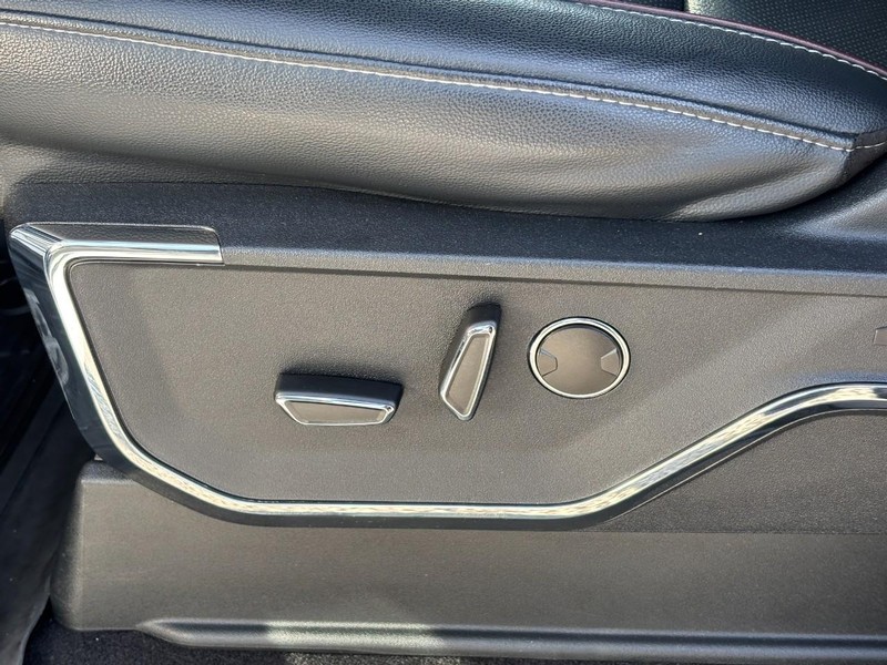 Ford F-150 Vehicle Full-screen Gallery Image 16