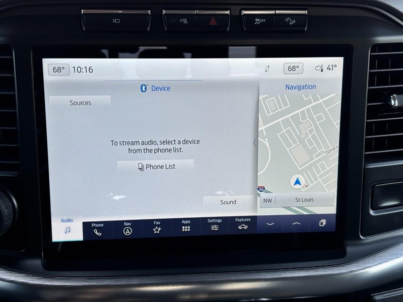 Ford F-150 Vehicle Full-screen Gallery Image 23