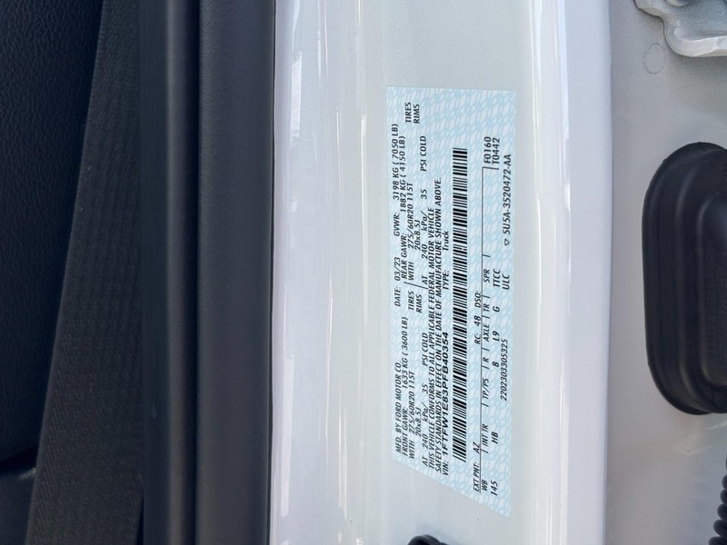 Ford F-150 Vehicle Full-screen Gallery Image 26