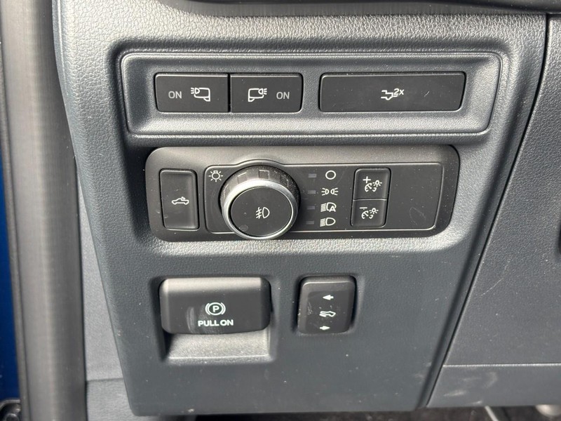 Ford F-150 Vehicle Full-screen Gallery Image 18