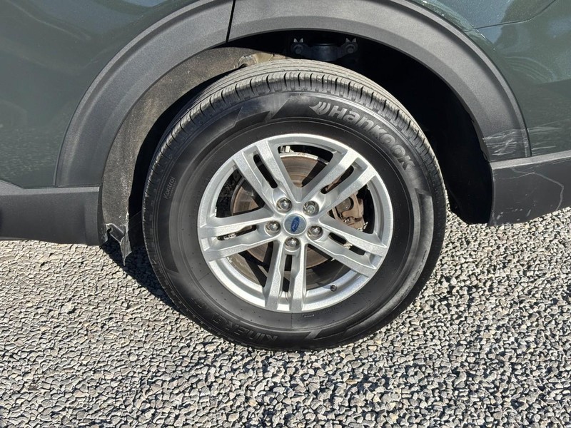 Ford Explorer Vehicle Full-screen Gallery Image 11