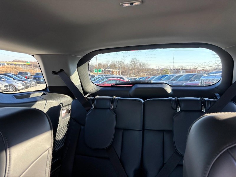 Ford Explorer Vehicle Full-screen Gallery Image 12