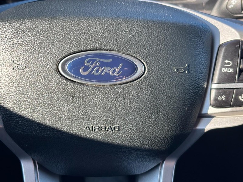 Ford Explorer Vehicle Full-screen Gallery Image 21