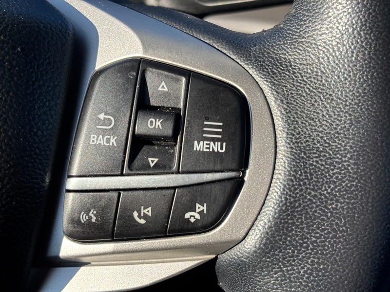 Ford Explorer Vehicle Full-screen Gallery Image 22