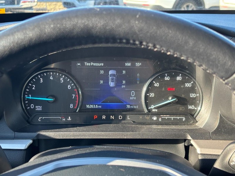 Ford Explorer Vehicle Full-screen Gallery Image 23