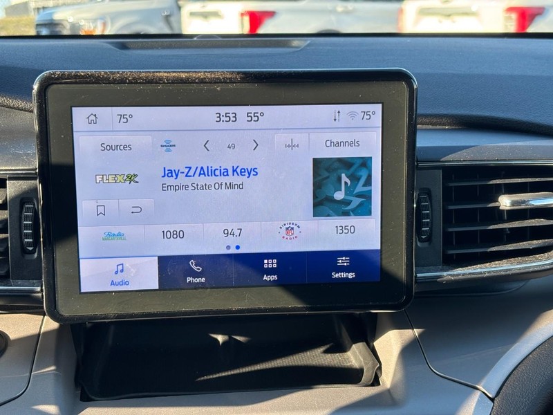 Ford Explorer Vehicle Full-screen Gallery Image 24