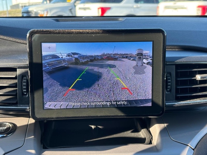 Ford Explorer Vehicle Full-screen Gallery Image 25