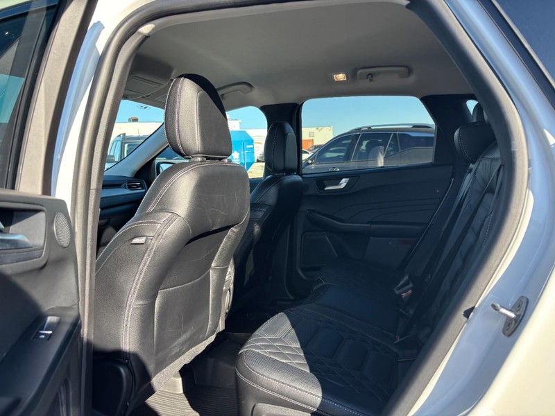 Ford Escape Vehicle Full-screen Gallery Image 12