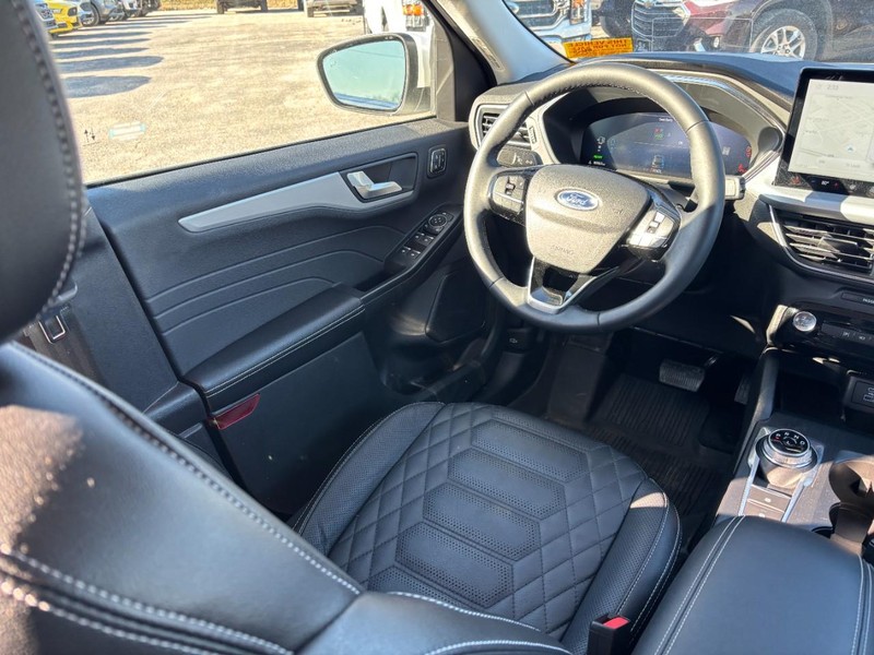 Ford Escape Vehicle Full-screen Gallery Image 13