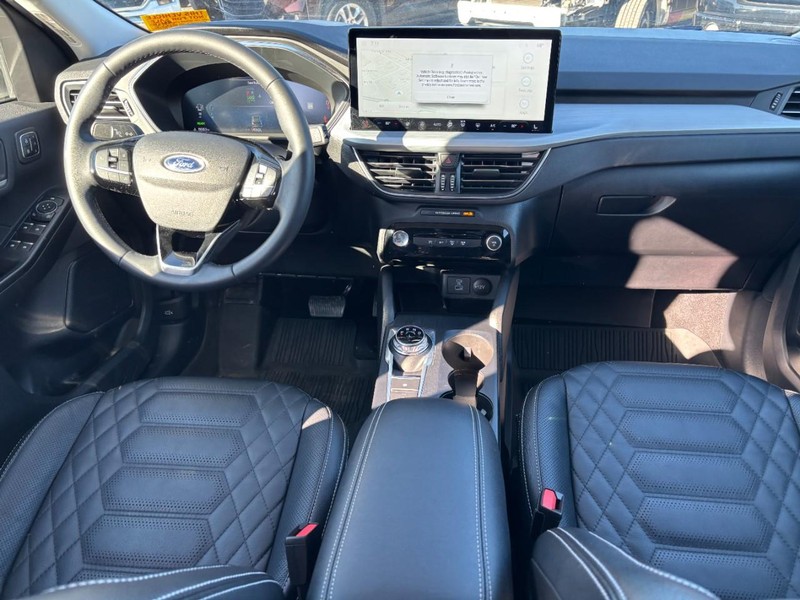 Ford Escape Vehicle Full-screen Gallery Image 14