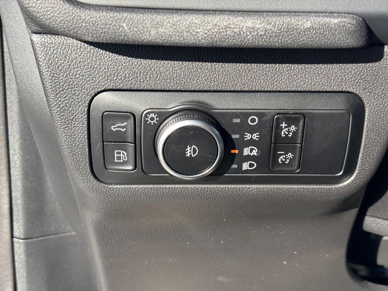 Ford Escape Vehicle Full-screen Gallery Image 18