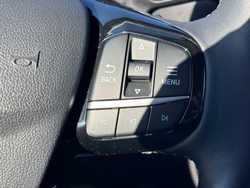 Ford Escape Vehicle Full-screen Gallery Image 21