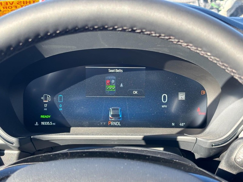 Ford Escape Vehicle Full-screen Gallery Image 22