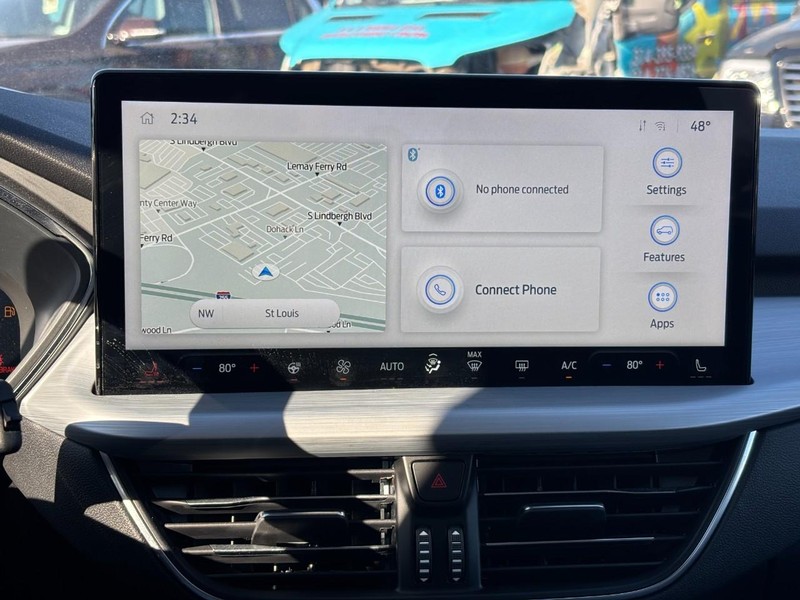 Ford Escape Vehicle Full-screen Gallery Image 23