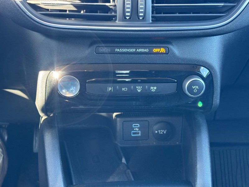 Ford Escape Vehicle Full-screen Gallery Image 25