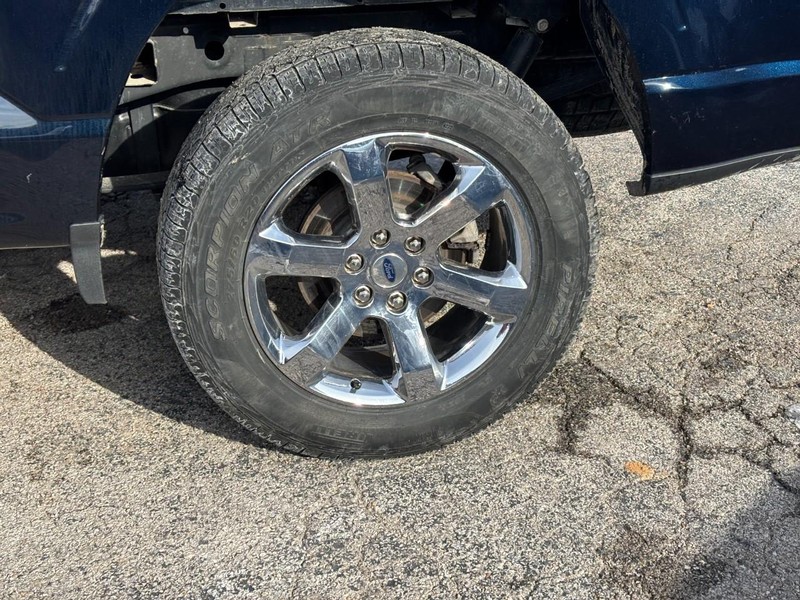 Ford F-150 Vehicle Full-screen Gallery Image 11