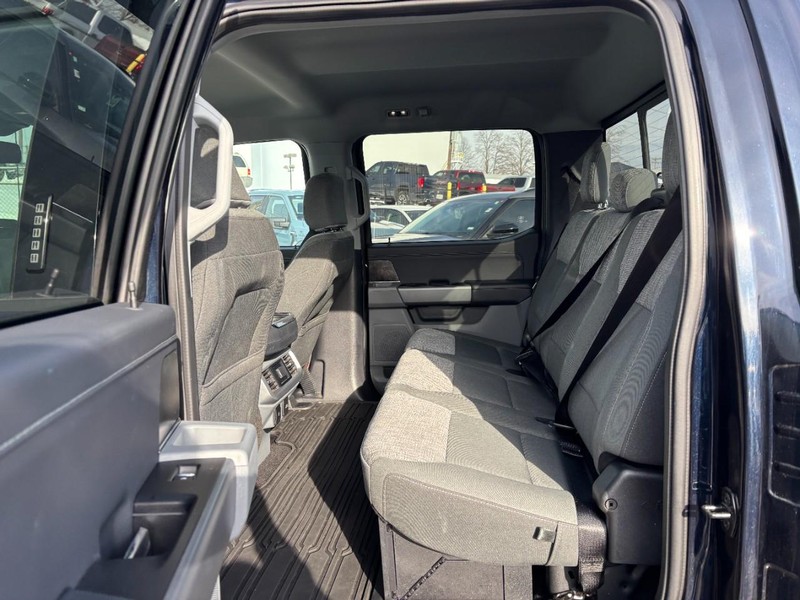 Ford F-150 Vehicle Full-screen Gallery Image 12