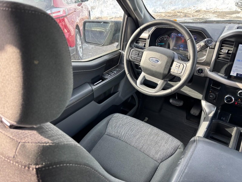 Ford F-150 Vehicle Full-screen Gallery Image 13