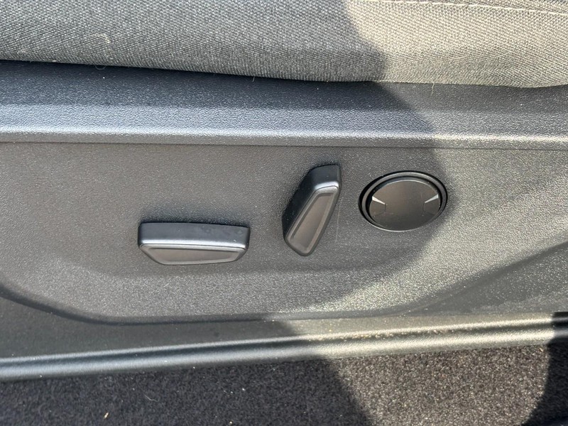 Ford F-150 Vehicle Full-screen Gallery Image 16