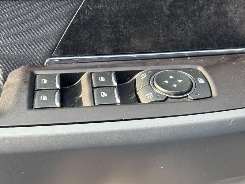 Ford F-150 Vehicle Full-screen Gallery Image 17