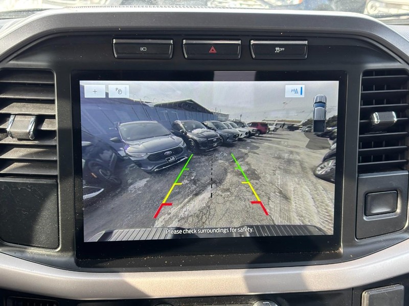 Ford F-150 Vehicle Full-screen Gallery Image 24