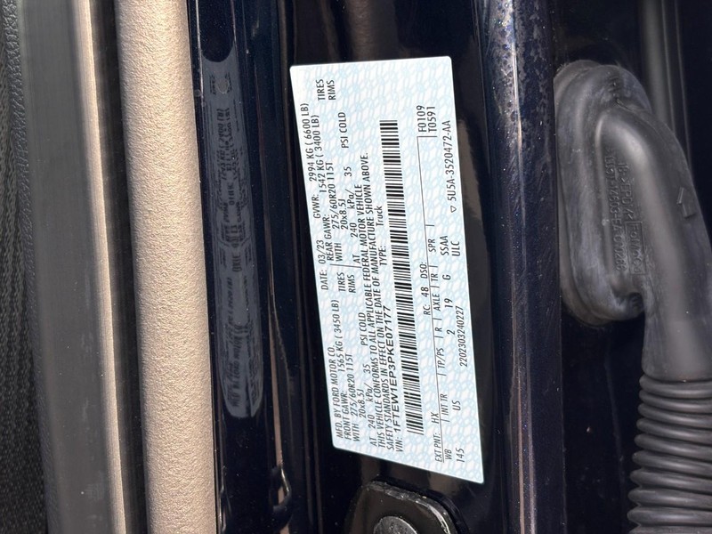 Ford F-150 Vehicle Full-screen Gallery Image 26