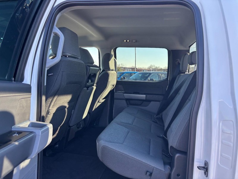 Ford F-150 Vehicle Full-screen Gallery Image 12