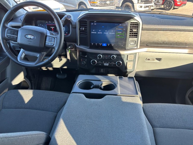 Ford F-150 Vehicle Full-screen Gallery Image 14